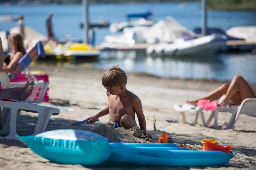 Camping Italia Lido Castelletto sopra Ticino Esterno foto